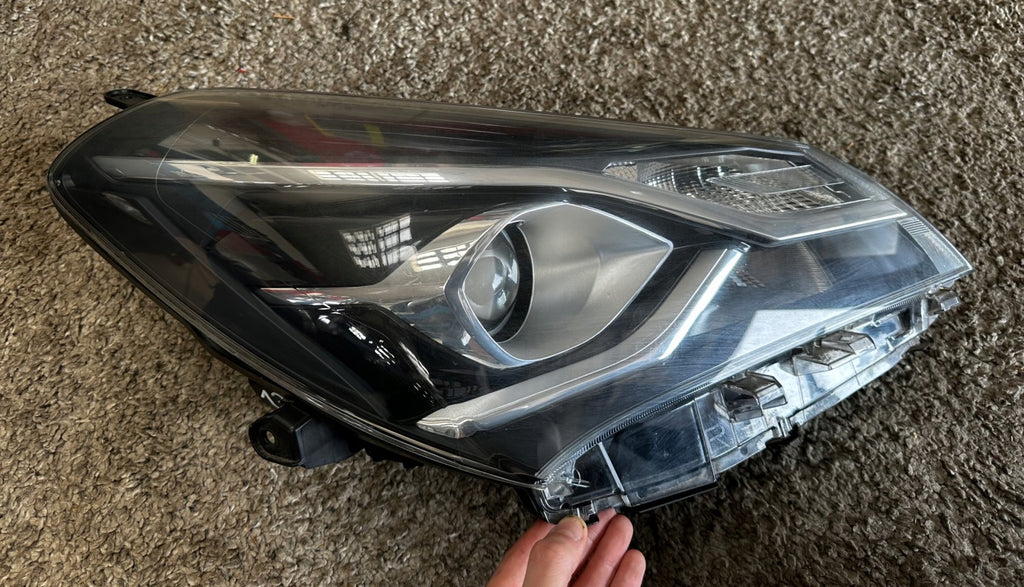 Frontscheinwerfer Toyota Yaris Rechts Scheinwerfer Headlight SCH6744149274zu