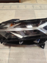 Laden Sie das Bild in den Galerie-Viewer, Frontscheinwerfer Dacia Sandero 260607161R LED Links Scheinwerfer Headlight SCH7060721245xs