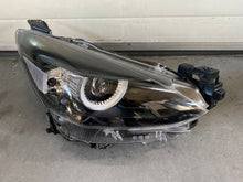 Laden Sie das Bild in den Galerie-Viewer, Frontscheinwerfer Mazda D43N-51030 D43N-51040 Full LED Rechts oder Links