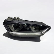 Laden Sie das Bild in den Galerie-Viewer, Frontscheinwerfer VW Sportsvan 517941752B Rechts Scheinwerfer Headlight