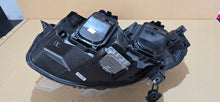 Laden Sie das Bild in den Galerie-Viewer, Frontscheinwerfer Opel Zafira A Vivaro C 9832836480-00 Bi-Xenon Rechts Headlight SCH1284877480iz