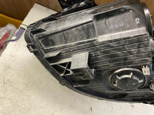 Load image into Gallery viewer, Frontscheinwerfer Kia Soul II 92102-E4 Rechts Scheinwerfer Headlight