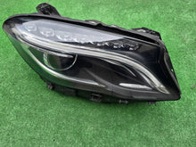 Laden Sie das Bild in den Galerie-Viewer, Frontscheinwerfer Mercedes-Benz Gla A1569061800 Bi-Xenon Rechts Headlight SCH3797606593bi