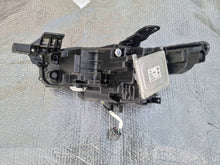 Laden Sie das Bild in den Galerie-Viewer, Frontscheinwerfer Mazda 3 BCJH51030 Rechts Scheinwerfer Headlight