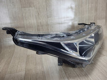 Laden Sie das Bild in den Galerie-Viewer, Frontscheinwerfer Toyota Corolla 81110-02L50-00 Rechts Scheinwerfer Headlight SCH7076882334nr