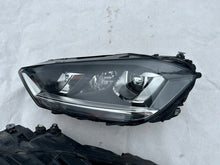 Load image into Gallery viewer, Frontscheinwerfer VW Sportsvan 517941032B 517941031B Ein Satz Headlight SCH8879929046hy