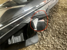 Laden Sie das Bild in den Galerie-Viewer, Frontscheinwerfer Toyota Yaris Links Scheinwerfer Headlight SCH1076606064bn