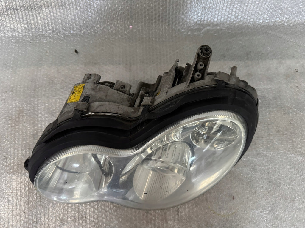 Frontscheinwerfer Mercedes-Benz W203 A2038203761 Xenon Links Headlight SCH5880726675wp