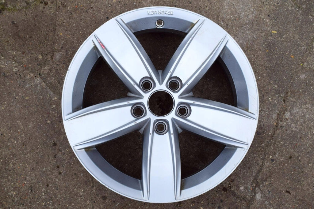 1x Alufelge 15 Zoll 5.5" 5x100 40ET Glanz Silber KBA50416 VW Polo Rim Wheel