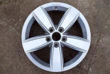 Load image into Gallery viewer, 1x Alufelge 15 Zoll 5.5&quot; 5x100 40ET Glanz Silber KBA50416 VW Polo Rim Wheel