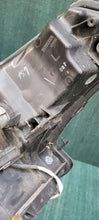 Laden Sie das Bild in den Galerie-Viewer, Frontscheinwerfer Toyota Avensis 81170-05390 Ein Stück (Rechts oder Links) SCH2315345733bc