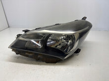 Laden Sie das Bild in den Galerie-Viewer, Frontscheinwerfer Toyota Yaris DRA67753 Links Scheinwerfer Headlight SCH7951767713tg