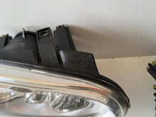 Laden Sie das Bild in den Galerie-Viewer, Frontscheinwerfer VW Golf IV Ein Stück (Rechts oder Links) Headlight SCH9989296870hj