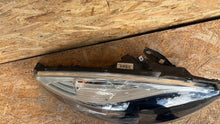 Load image into Gallery viewer, Frontscheinwerfer Renault Scenic 260106928R Rechts Scheinwerfer Headlight SCH1292075402oz