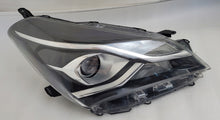 Load image into Gallery viewer, Frontscheinwerfer Toyota Yaris Rechts Scheinwerfer Headlight