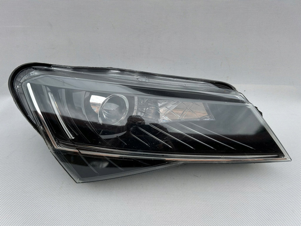 Frontscheinwerfer Skoda Superb III 3V1941016A 3V1941018A Xenon Rechts Headlight