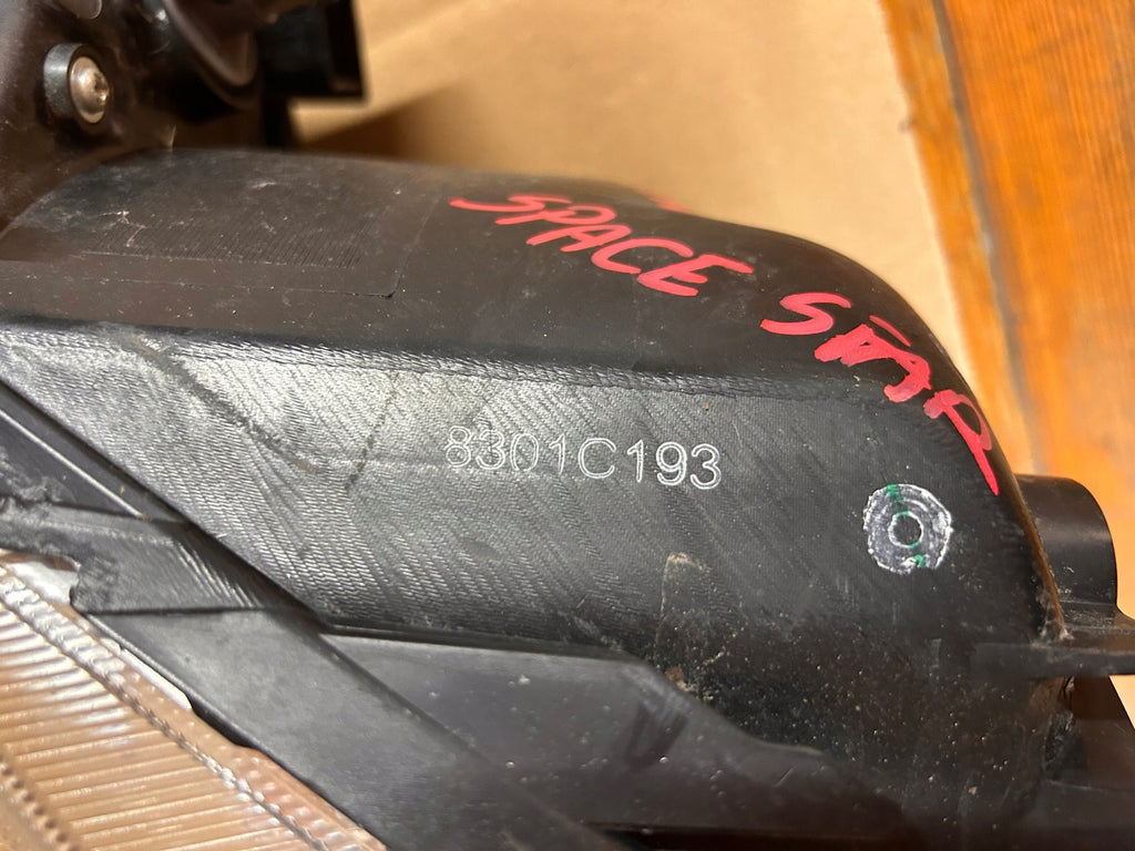 Frontscheinwerfer Mitsubishi Space Star 8301C193 Links Scheinwerfer Headlight