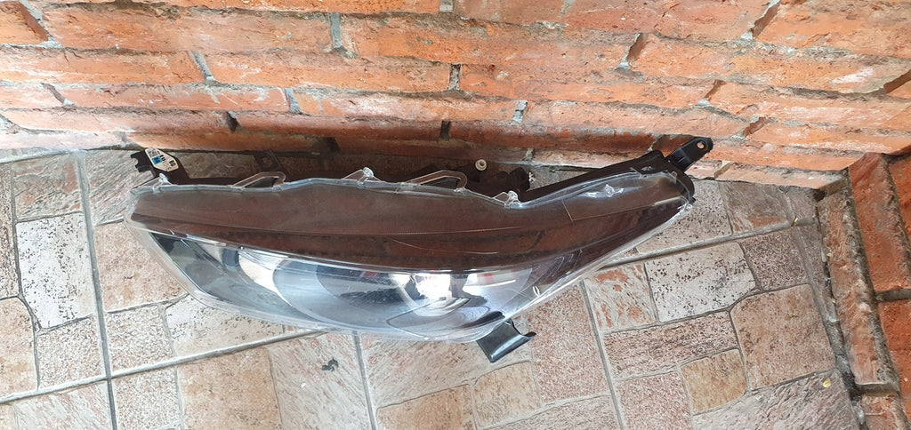 Frontscheinwerfer Toyota Yaris Links Scheinwerfer Headlight