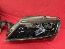 Laden Sie das Bild in den Galerie-Viewer, Frontscheinwerfer Skoda Superb III 3V1941016A 3V1941015A Xenon Rechts oder Links