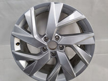 Laden Sie das Bild in den Galerie-Viewer, 1x Alufelge 18 Zoll 7.0" 5x112 43ET Glanz Silber 5NA601025AD VW Tiguan Rim Wheel FEL2156087883go