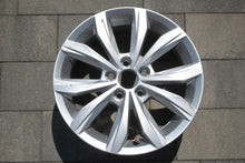 Laden Sie das Bild in den Galerie-Viewer, 1x Alufelge 15 Zoll 5.5&quot; 5x100 40ET Matt Silber 2G0601025 VW Polo Rim Wheel