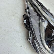 Laden Sie das Bild in den Galerie-Viewer, Frontscheinwerfer Toyota Corolla 81110-02S70 Full LED Rechts Headlight SCH6429068855da