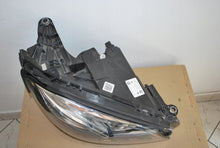 Laden Sie das Bild in den Galerie-Viewer, Frontscheinwerfer Mercedes-Benz W213 A2139069608 LED Rechts Headlight SCH7814105730nj