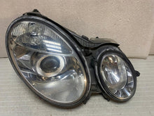 Laden Sie das Bild in den Galerie-Viewer, Frontscheinwerfer Mercedes-Benz W211 A2118201461 Xenon Rechts Headlight SCH7668398291bi