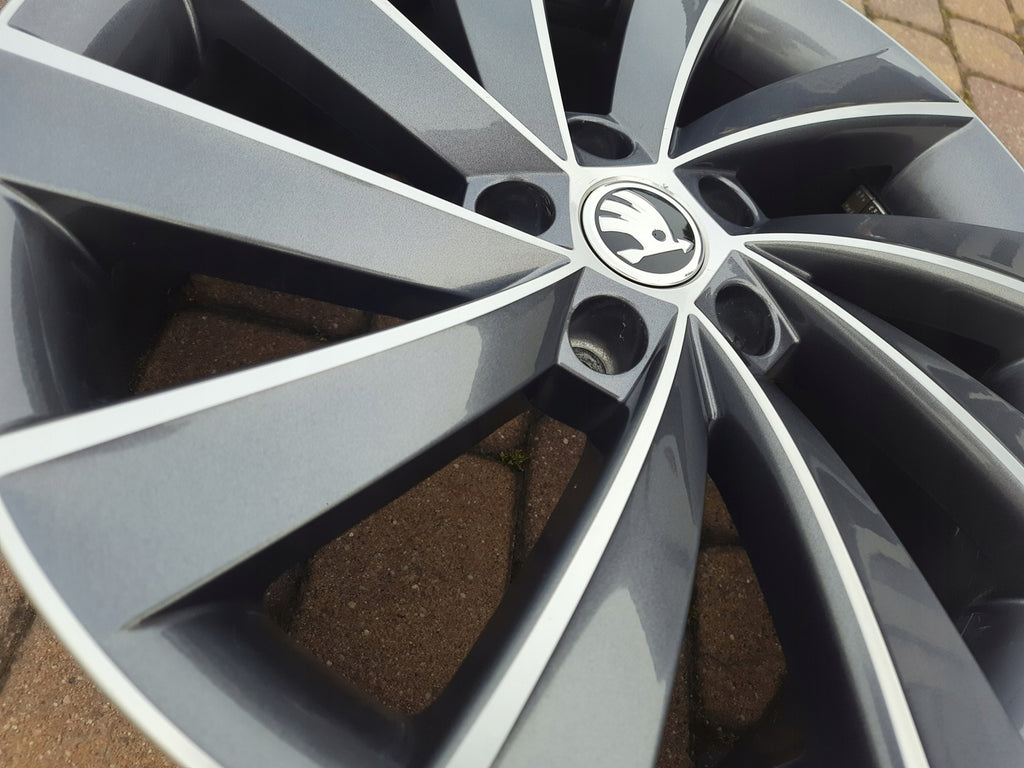 1x Alufelge 18 Zoll 7.5" 5x112 51ET Graphit 5E0601025AS Skoda Superb III Octavia