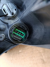 Laden Sie das Bild in den Galerie-Viewer, Frontscheinwerfer Kia Ceed 92101-A2010 Ein Stück (Rechts oder Links) Headlight