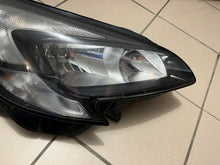 Laden Sie das Bild in den Galerie-Viewer, Frontscheinwerfer Opel Corsa A E 39108223 Rechts Scheinwerfer Headlight SCH6370630038vl