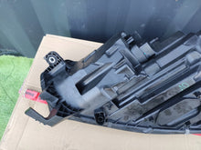 Laden Sie das Bild in den Galerie-Viewer, Frontscheinwerfer Skoda Octavia IV 5E4941016A LED Rechts Scheinwerfer Headlight SCH5244203141fi