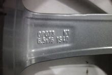 Laden Sie das Bild in den Galerie-Viewer, 1x Alufelge 16 Zoll 6.5&quot; 4x100 40ET Glanz Graphit 13581561 Opel Corsa E