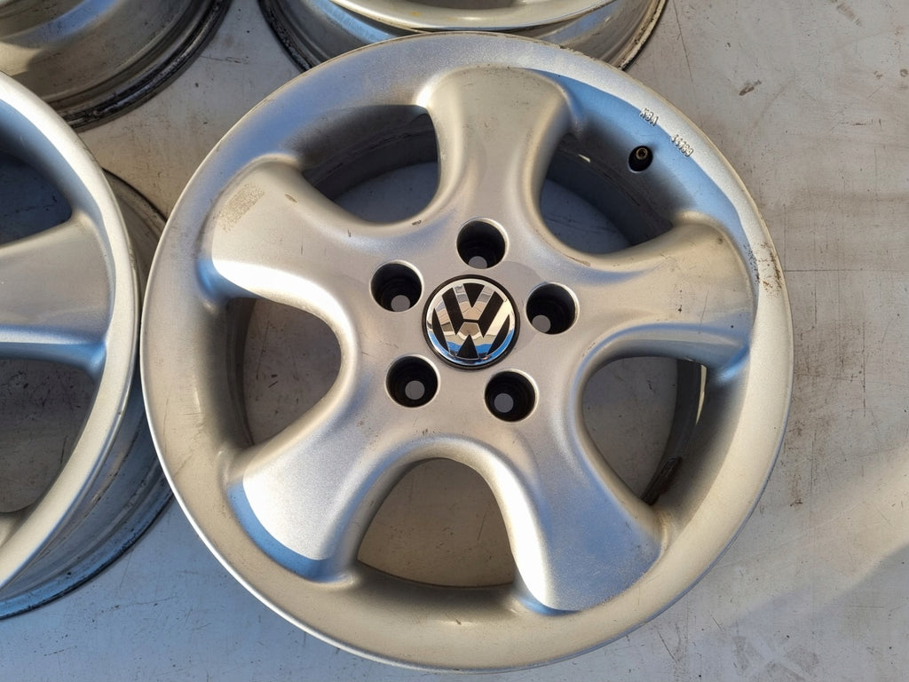 4x Alufelge 16 Zoll 6.0" 5x112 49ET Silber 76110449 VW Caddy V Golf VII Touran FEL2627104544pm