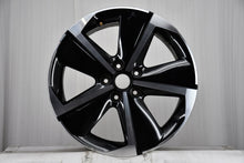 Load image into Gallery viewer, 1x Alufelge 17 Zoll 7.5" 5x108 44ET Glanz Silber 9847065380 Opel Astra L Iii FEL4425291041rc
