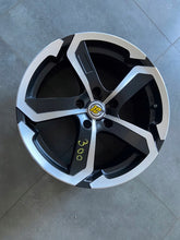 Laden Sie das Bild in den Galerie-Viewer, 1x Alufelge 18 Zoll 8.5" 5x120 35ET Glanz Schwarz 12035726BG BMW 120 Rim Wheel FEL4524501180pw