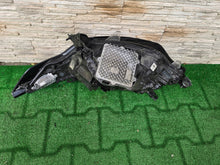 Laden Sie das Bild in den Galerie-Viewer, Frontscheinwerfer Land Rover Defender MY42-13W029-HB Rechts Headlight SCH3665573501uc