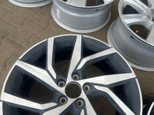 Laden Sie das Bild in den Galerie-Viewer, 1x Alufelge 18 Zoll 7.5&quot; 5x108 45ET Glanz Silber 32209776 Volvo S60 V60
