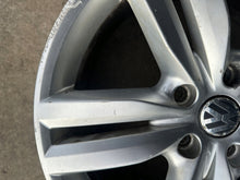 Load image into Gallery viewer, 1x Alufelge 20 Zoll 9.0" 5x130 57ET Glanz Silber 7P6601025E VW Touareg Rim Wheel FEL2900070749ct