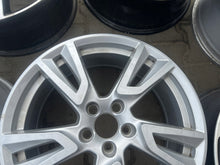 Laden Sie das Bild in den Galerie-Viewer, 1x Alufelge 18 Zoll 8.0" 5x108 50,5ET Glanz Silber 31362866 Volvo Xc70 Xc60