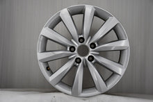 Load image into Gallery viewer, 1x Alufelge 17 Zoll 7.0" 5x112 43ET Glanz Silber 5N0601025AH VW Tiguan Rim Wheel FEL2295746758ah