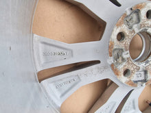 Load image into Gallery viewer, 1x Alufelge 17 Zoll 8.0&quot; 5x112 41ET Glanz Silber 3G0601025T VW Passat Rim Wheel