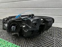 Laden Sie das Bild in den Galerie-Viewer, Frontscheinwerfer BMW 3 G21 G20 5A1DB38 LE16A6384030110623212 Vorderseite SCH7409830465ag
