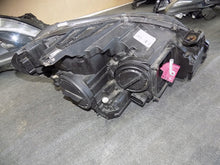 Laden Sie das Bild in den Galerie-Viewer, Frontscheinwerfer Mercedes-Benz W246 A2468207761 Xenon Rechts oder Links