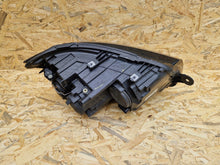 Laden Sie das Bild in den Galerie-Viewer, Frontscheinwerfer VW Transporter Caravelle 7E1941015AD Links Headlight