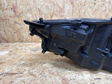 Laden Sie das Bild in den Galerie-Viewer, Frontscheinwerfer Toyota Yaris 48531771302 Rechts Scheinwerfer Headlight SCH7913916571oa