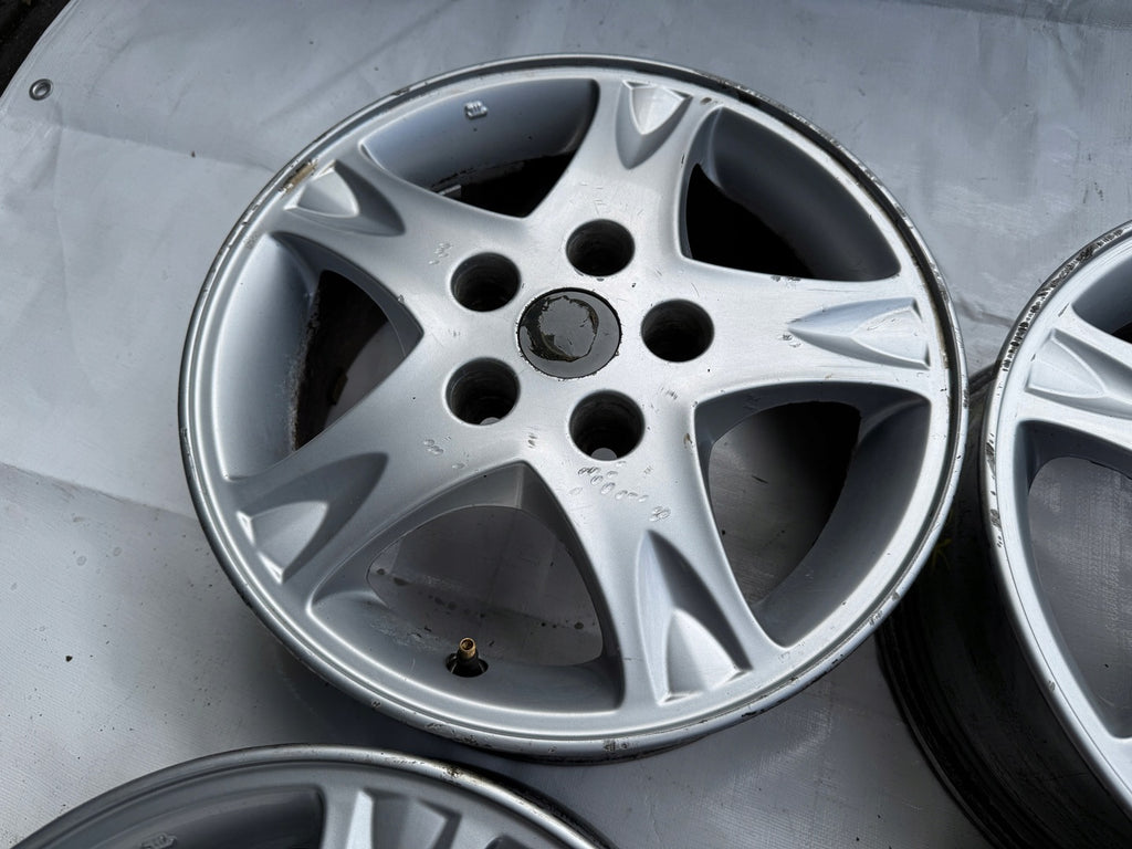 4x Alufelge 15 Zoll 6.0" 5x114.3 40ET Silber Nissan Rim Wheel