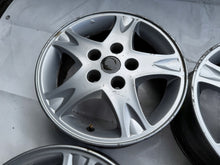 Load image into Gallery viewer, 4x Alufelge 15 Zoll 6.0&quot; 5x114.3 40ET Silber Nissan Rim Wheel
