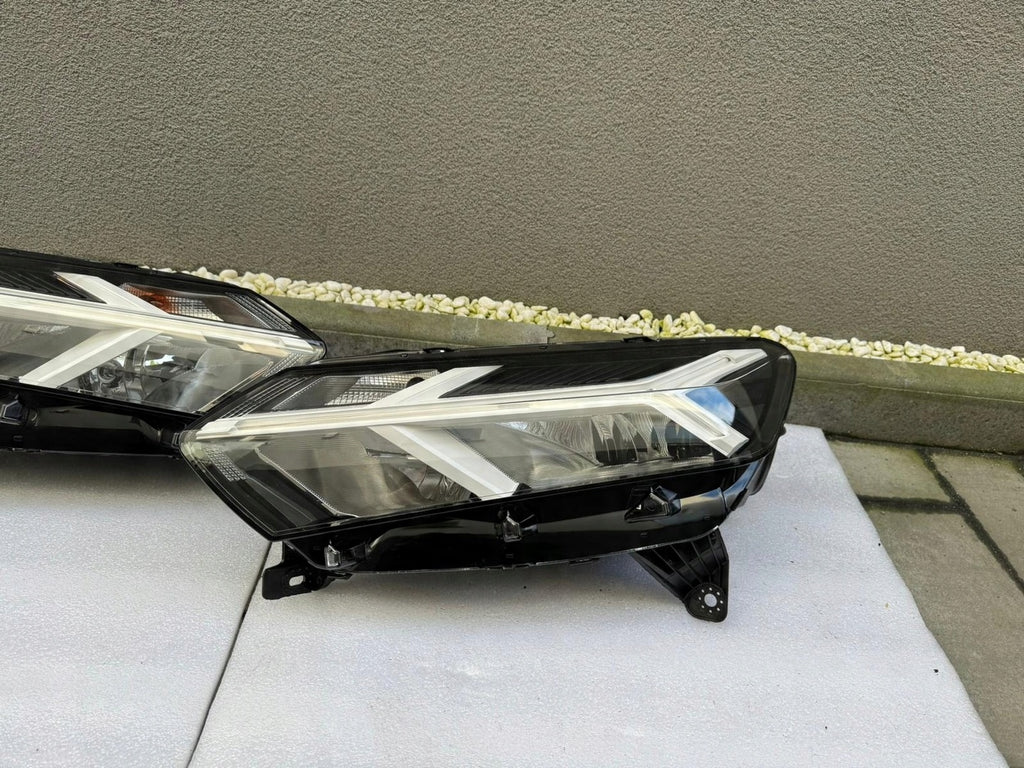 Frontscheinwerfer Dacia Sandero 260107978R 260601750R Rechts oder Links