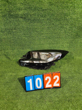 Laden Sie das Bild in den Galerie-Viewer, Frontscheinwerfer Toyota Aygo X CSC28965 Links Scheinwerfer Headlight SCH8619221018at
